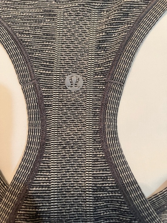 Lululemon Swiftly Tech Racerback ~size 8~ - Picture 4 of 10
